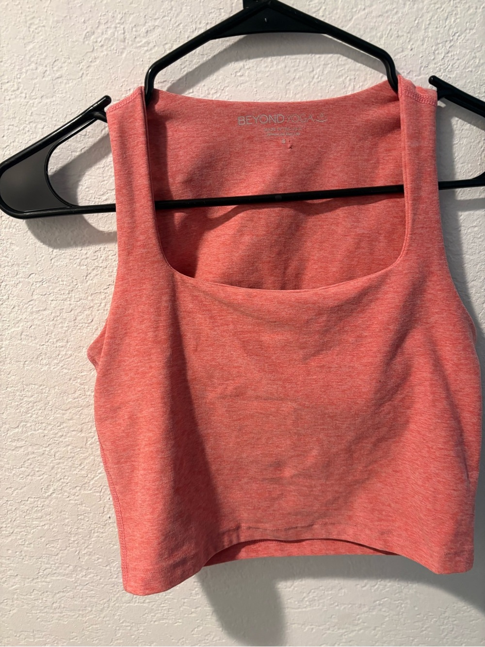 Beyond Yoga Coral Heather Scoop Neck Cropped Tank